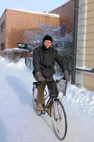 Veel fietsers in Vaasa. Je haalt natuurlijk geen hoge snelheden maar voor studenten en durvers is het 
toch een goed vervoermiddel.
