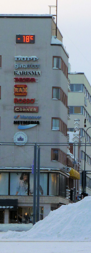 In Vaasa wordt ook veel Zweeds gesproken. Rond het marktplein staan heel veel moderne gebouwen en grote warenhuizen.