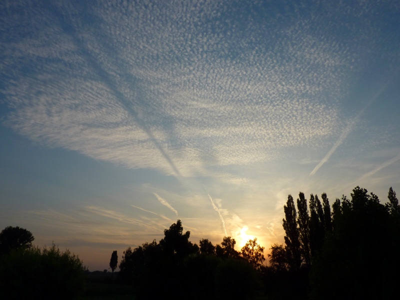 Frank Deboosere - Wat zijn die donkere strepen aan de hemel?